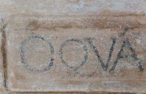 Righe epigrafiche sugli architravi di Palazzo Lanfranchi