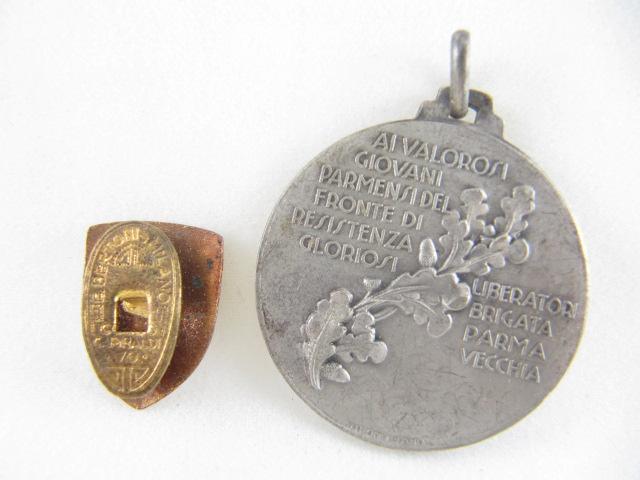 Retro distintivo e medaglia dei difensori - insorti di Parma