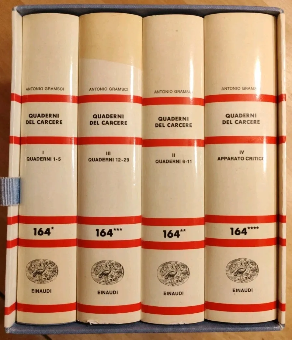 L'edizione critica del 1975 dei Quaderni del Carcere a cura di Valentino Gerratana - Biblioteca Museo del Comunismo e della Resistenza Quando la storia si tocca: a Matera l'edizione anastatica dei Quaderni del Carcere di Antonio Gramsci entra nel Museo del Comunismo e della Resistenza. 1
